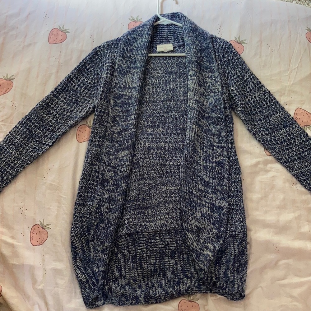 White & navy knit sweater-cardigan